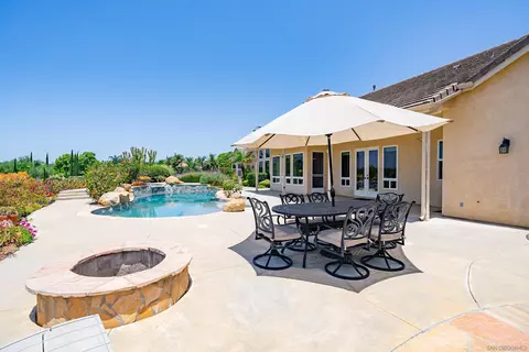 Exterior - 3330 Brooke Hollow Rd, Fallbrook, CA 92028 photo 9 of 10
