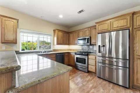 Kitchen - 3330 Brooke Hollow Rd, Fallbrook, CA 92028 photo 5 of 7