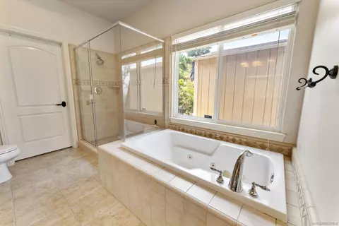 Bath - 3330 Brooke Hollow Rd, Fallbrook, CA 92028 photo 11 of 12