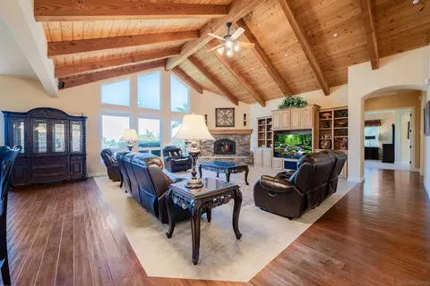 Living - 3330 Brooke Hollow Rd, Fallbrook, CA 92028 photo 2 of 4