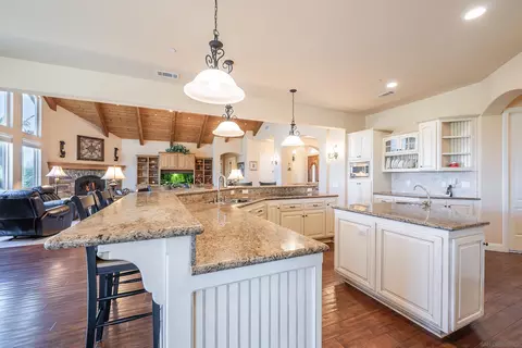 Kitchen - 3330 Brooke Hollow Rd, Fallbrook, CA 92028 photo 2 of 7