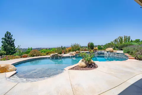 Exterior - 3330 Brooke Hollow Rd, Fallbrook, CA 92028 photo 3 of 10