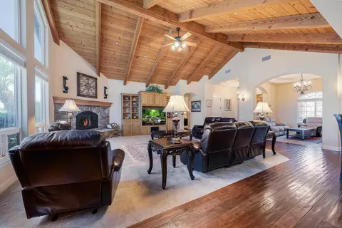 Living - 3330 Brooke Hollow Rd, Fallbrook, CA 92028 photo 3 of 4