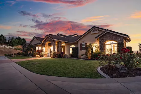 Exterior - 3330 Brooke Hollow Rd, Fallbrook, CA 92028 photo 1 of 10