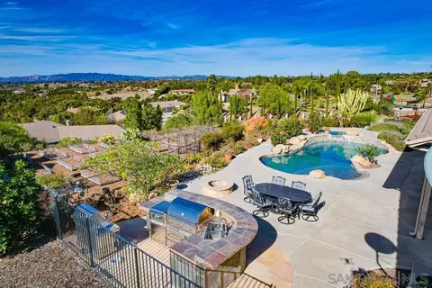 Exterior - 3330 Brooke Hollow Rd, Fallbrook, CA 92028 photo 6 of 10