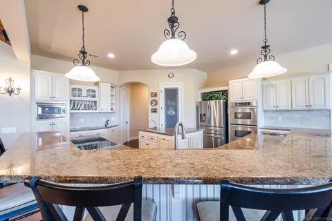 Kitchen - 3330 Brooke Hollow Rd, Fallbrook, CA 92028 photo 4 of 7