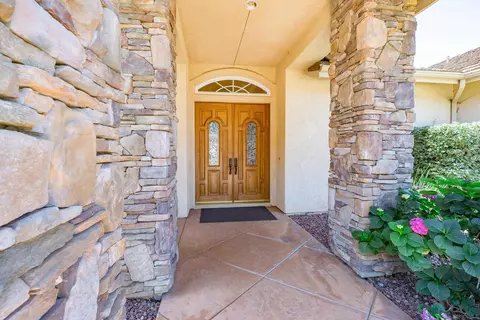 Entry Way - 3330 Brooke Hollow Rd, Fallbrook, CA 92028 photo 1 of 2