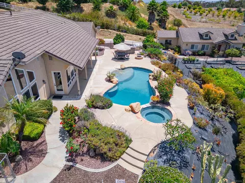 View/Area - 3330 Brooke Hollow Rd, Fallbrook, CA 92028 photo 5 of 6