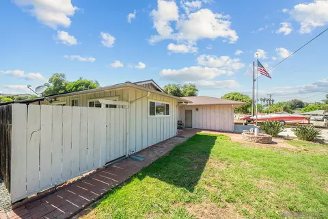 Exterior - 2327 Morro Rd, Fallbrook, CA 92028 photo 3 of 20