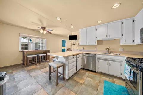 Kitchen - 2327 Morro Rd, Fallbrook, CA 92028 photo 3 of 4