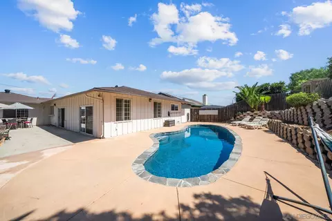 Exterior - 2327 Morro Rd, Fallbrook, CA 92028 photo 6 of 20