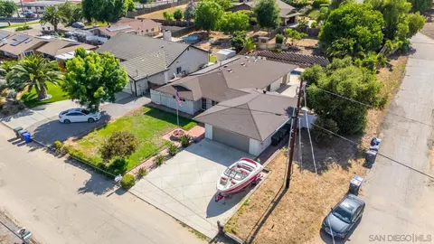 View/Area - 2327 Morro Rd, Fallbrook, CA 92028 photo 7 of 9