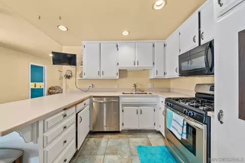 Kitchen - 2327 Morro Rd, Fallbrook, CA 92028 photo 2 of 4