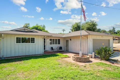 Exterior - 2327 Morro Rd, Fallbrook, CA 92028 photo 2 of 20