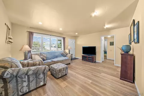 Living - 2327 Morro Rd, Fallbrook, CA 92028 photo 1 of 2