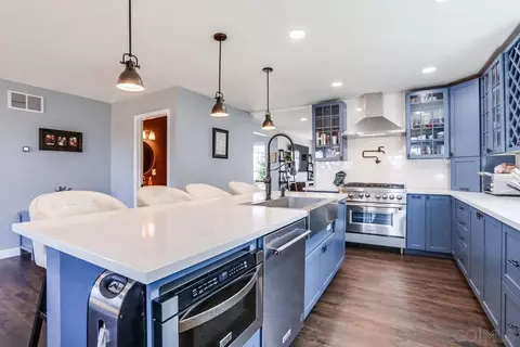 8125 Whelan Dr, San Diego, CA 92119
