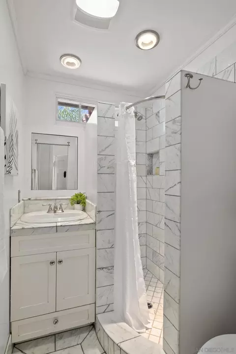 Bath - 412 G Ave, Coronado, CA 92118 photo 2 of 2