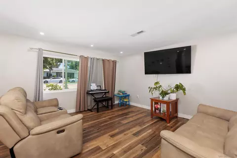 643 Mcdonald Ln, Escondido, CA 92025 photo 18