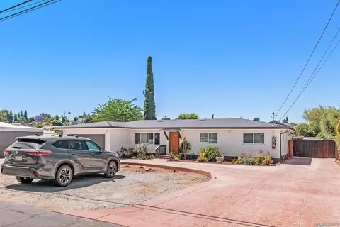 643 Mcdonald Ln, Escondido, CA 92025 photo 2