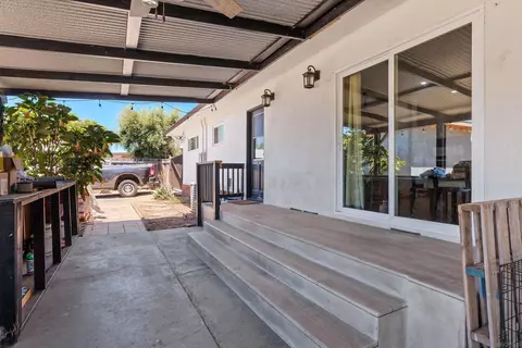 643 Mcdonald Ln, Escondido, CA 92025 photo 9