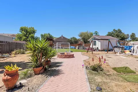 643 Mcdonald Ln, Escondido, CA 92025 photo 10