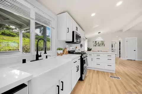 Kitchen - 2113 Fallen Leaf Ln, Fallbrook, CA 92028 photo 1 of 8