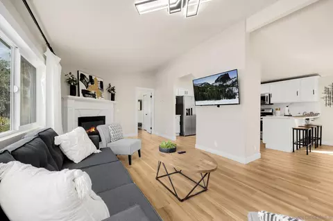 Living - 2113 Fallen Leaf Ln, Fallbrook, CA 92028 photo 2 of 5