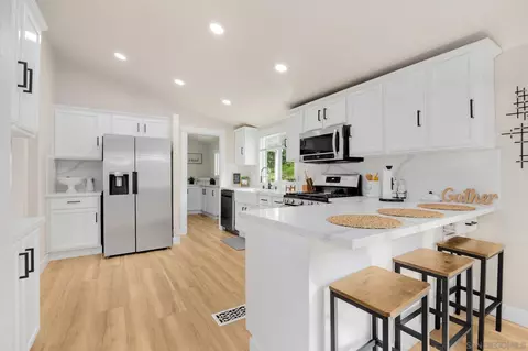 Kitchen - 2113 Fallen Leaf Ln, Fallbrook, CA 92028 photo 7 of 8