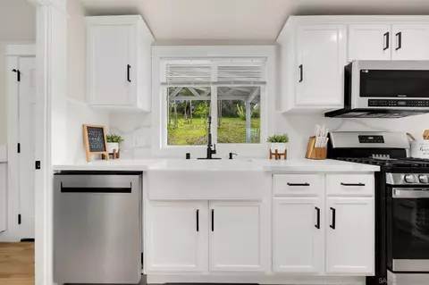Kitchen - 2113 Fallen Leaf Ln, Fallbrook, CA 92028 photo 3 of 8