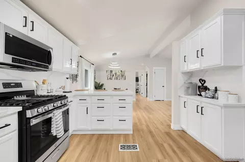 Kitchen - 2113 Fallen Leaf Ln, Fallbrook, CA 92028 photo 4 of 8