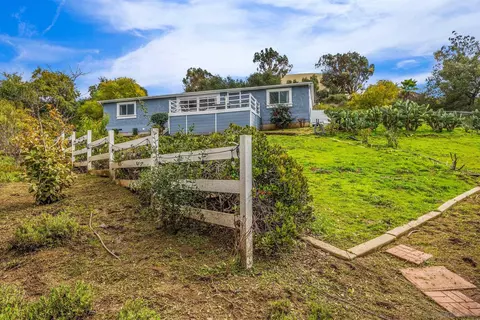 Exterior - 2113 Fallen Leaf Ln, Fallbrook, CA 92028 photo 6 of 8