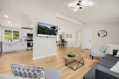 Living - 2113 Fallen Leaf Ln, Fallbrook, CA 92028 photo 4 of 5