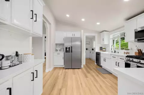 Kitchen - 2113 Fallen Leaf Ln, Fallbrook, CA 92028 photo 6 of 8