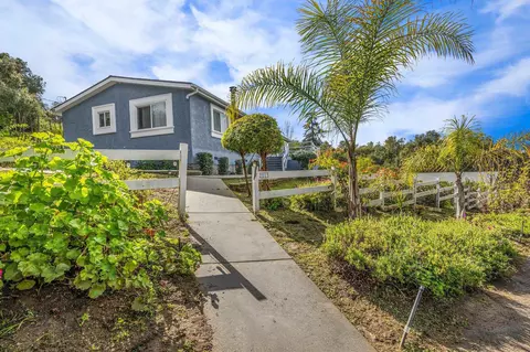 Exterior - 2113 Fallen Leaf Ln, Fallbrook, CA 92028 photo 1 of 8