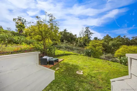Exterior - 2113 Fallen Leaf Ln, Fallbrook, CA 92028 photo 5 of 8