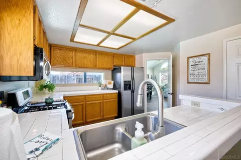 Kitchen - 10233 Julio Pl, Santee, CA 92071 photo 4 of 5