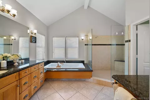 Bath - 9888 Nutby Ln, Escondido, CA 92026 photo 1 of 1