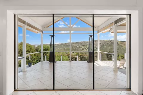 Exterior - 9888 Nutby Ln, Escondido, CA 92026 photo 7 of 10