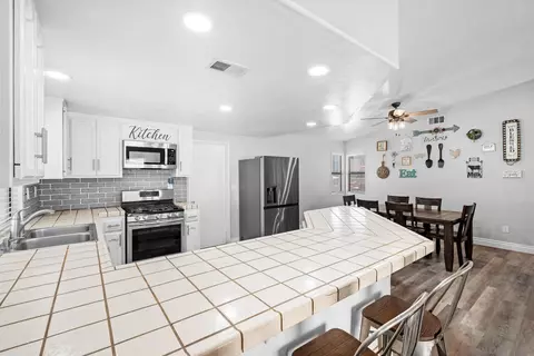 Kitchen - 25440 Bellemore Dr, Ramona, CA 92065 photo 2 of 4