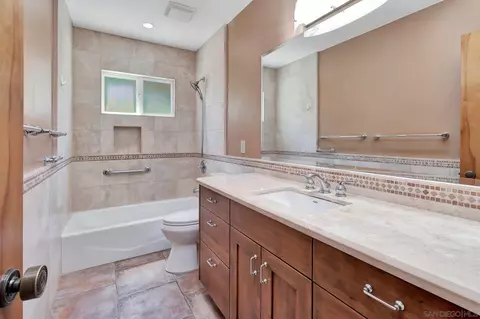 Bath - 4333 Date Ave, La Mesa, CA 91941 photo 2 of 2