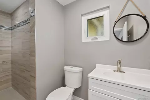 Bath - 2016 Mark Ave, Escondido, CA 92027 photo 1 of 4