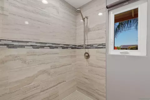 Bath - 2016 Mark Ave, Escondido, CA 92027 photo 4 of 4
