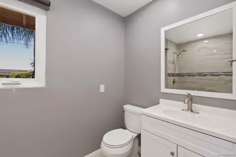 Bath - 2016 Mark Ave, Escondido, CA 92027 photo 3 of 4