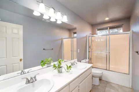 Bath - 3407 Lake Shore Ave, Fallbrook, CA 92028 photo 3 of 4