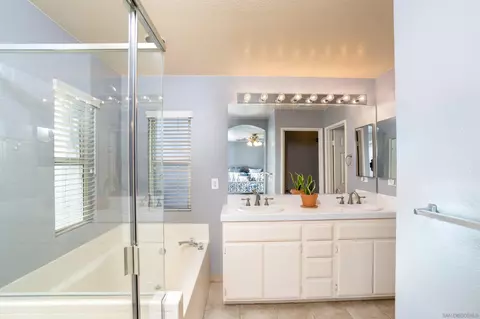 Bath - 3407 Lake Shore Ave, Fallbrook, CA 92028 photo 1 of 4