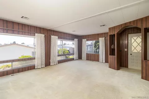 Living - 324 Horizon Ln, Oceanside, CA 92056 photo 3 of 5