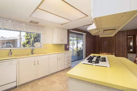Kitchen - 324 Horizon Ln, Oceanside, CA 92056 photo 1 of 3