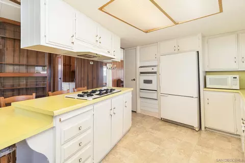 Kitchen - 324 Horizon Ln, Oceanside, CA 92056 photo 3 of 3