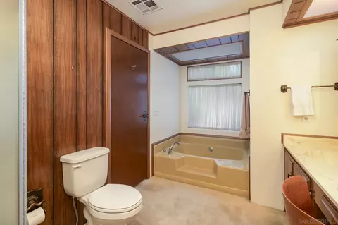 Bath - 324 Horizon Ln, Oceanside, CA 92056 photo 1 of 3