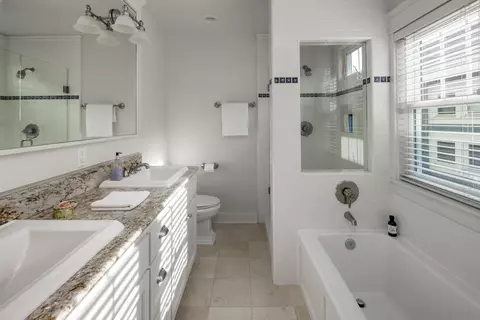 Bath - 461 D Ave, Coronado, CA 92118 photo 2 of 5